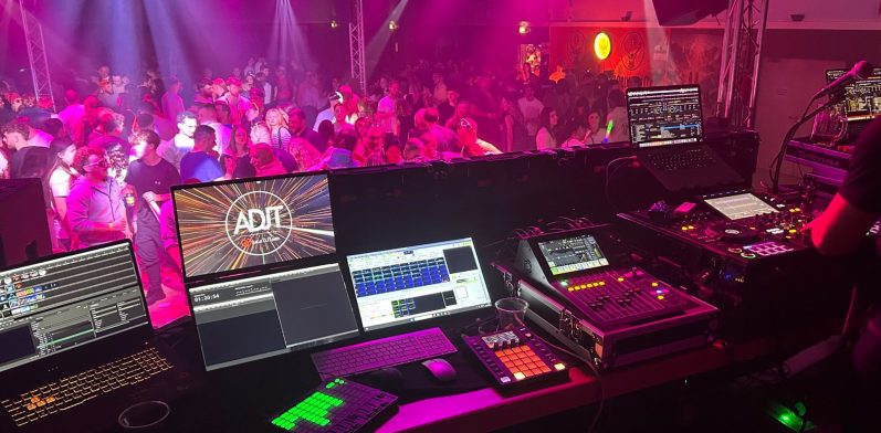 Régie DJ avec tout le matériel technique
